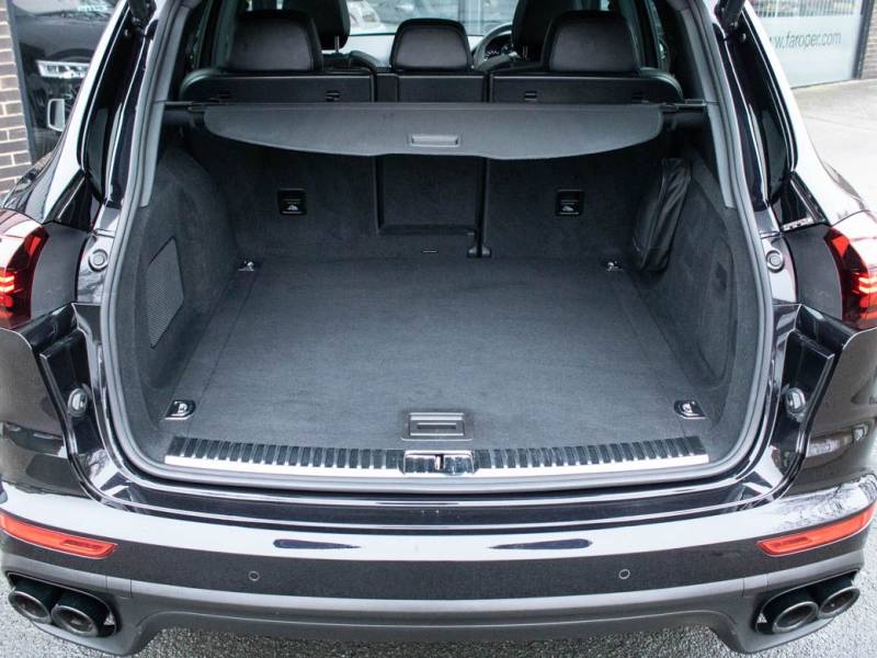 Porsche Cayenne   Registered:2016(66)