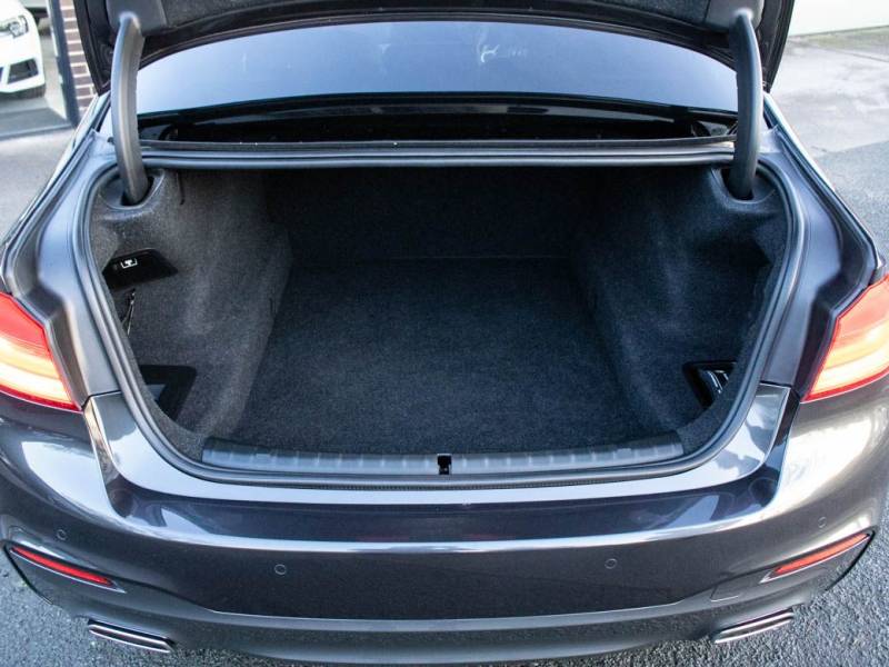 BMW 5 Series   Registered:2017(17)