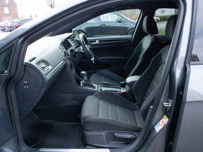 Volkswagen Golf   Registered:2019(19)