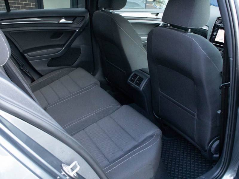 Volkswagen Golf   Registered:2019(19)