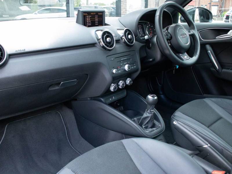 Audi A1   Registered:2012(12)