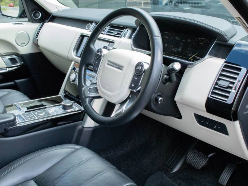 Land Rover Range Rover   Registered:2015(65)