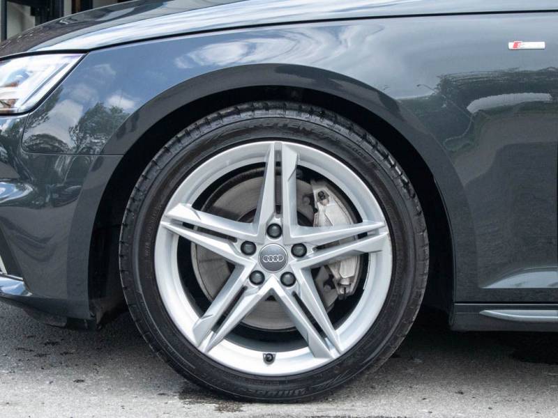 Audi A4   Registered:2018(68)