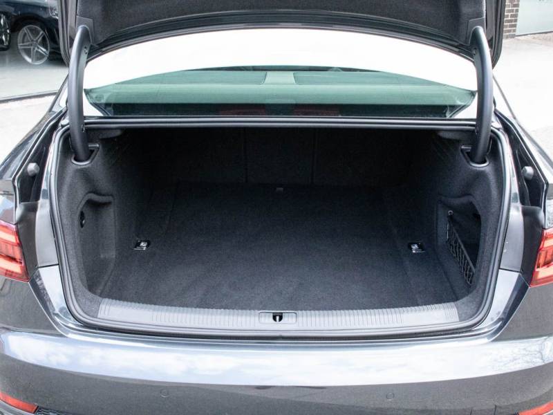 Audi A4   Registered:2018(68)