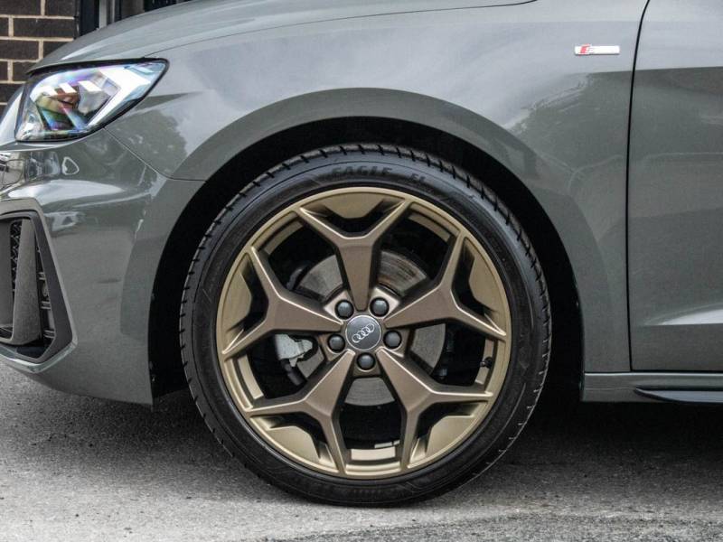 Audi A1   Registered:2019(19)