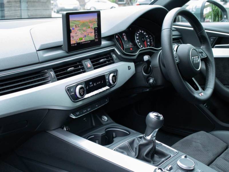 Audi A4 Avant   Registered:2018(18)