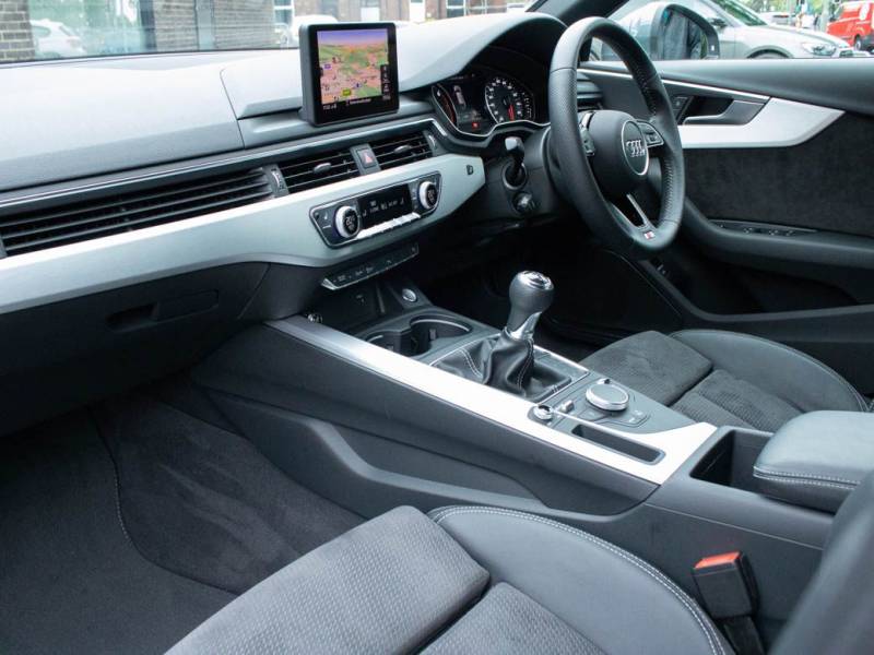 Audi A4 Avant   Registered:2018(18)