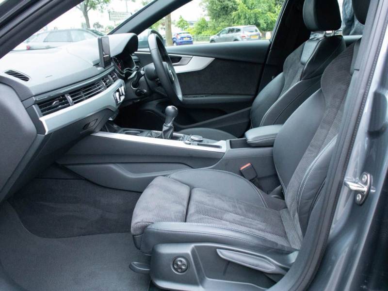 Audi A4 Avant   Registered:2018(18)