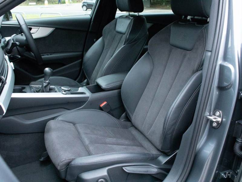 Audi A4 Avant   Registered:2018(18)