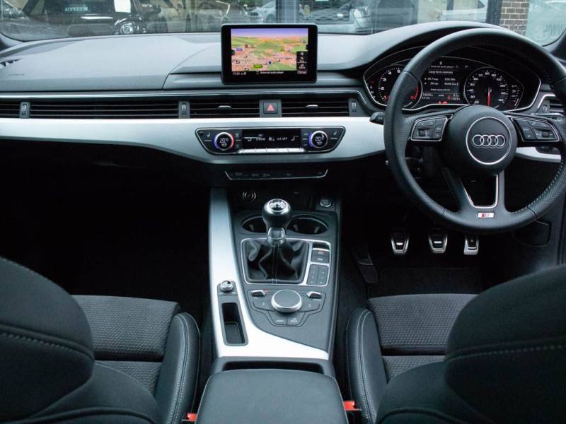 Audi A4 Avant   Registered:2018(18)