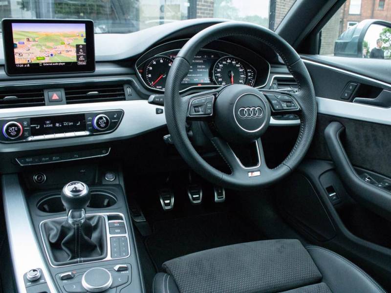 Audi A4 Avant   Registered:2018(18)