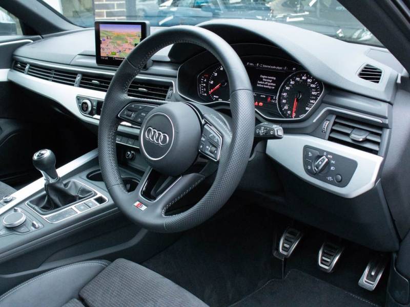 Audi A4 Avant   Registered:2018(18)