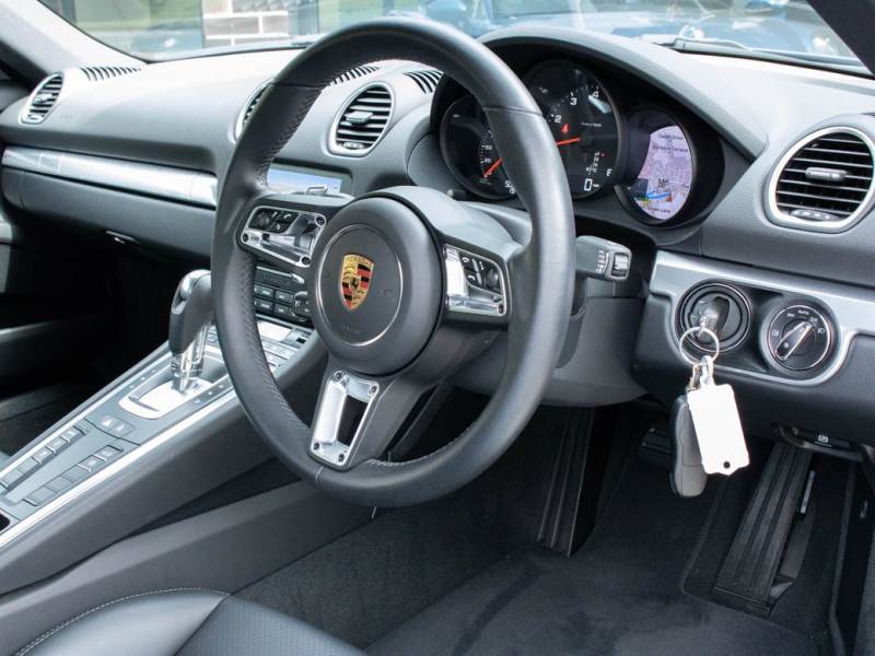 Porsche Cayman   Registered:2018(18)