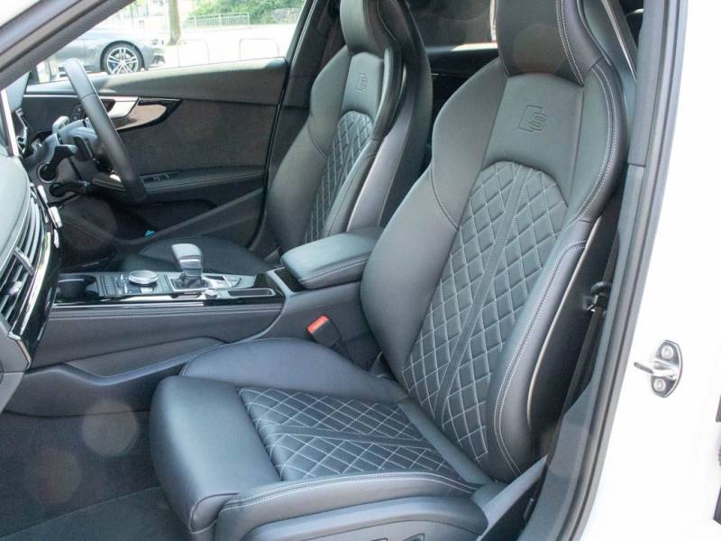 Audi A4   Registered:2018(68)