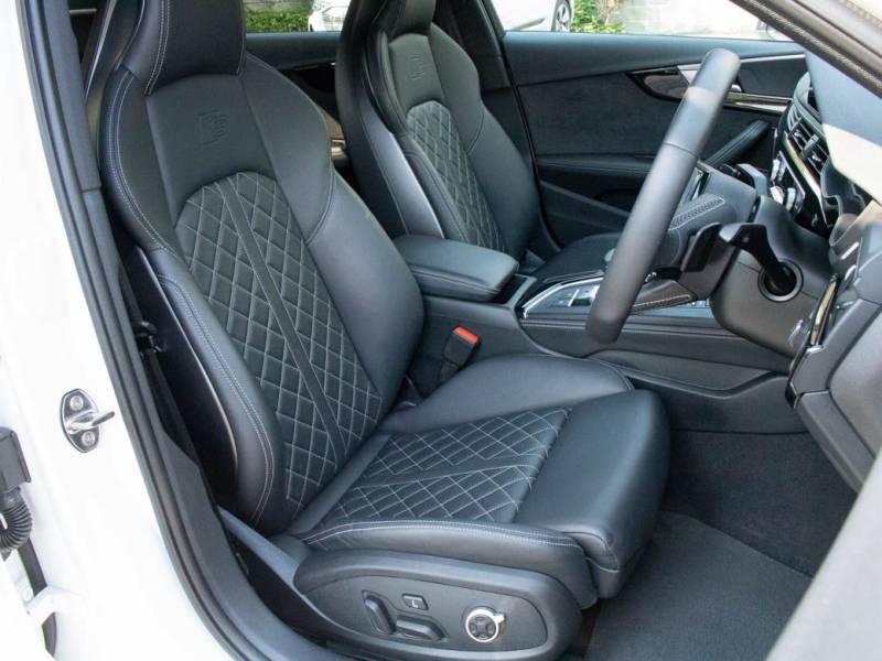 Audi A4   Registered:2018(68)