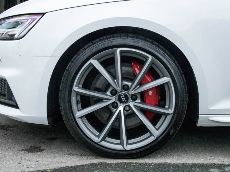 Audi A4   Registered:2018(68)