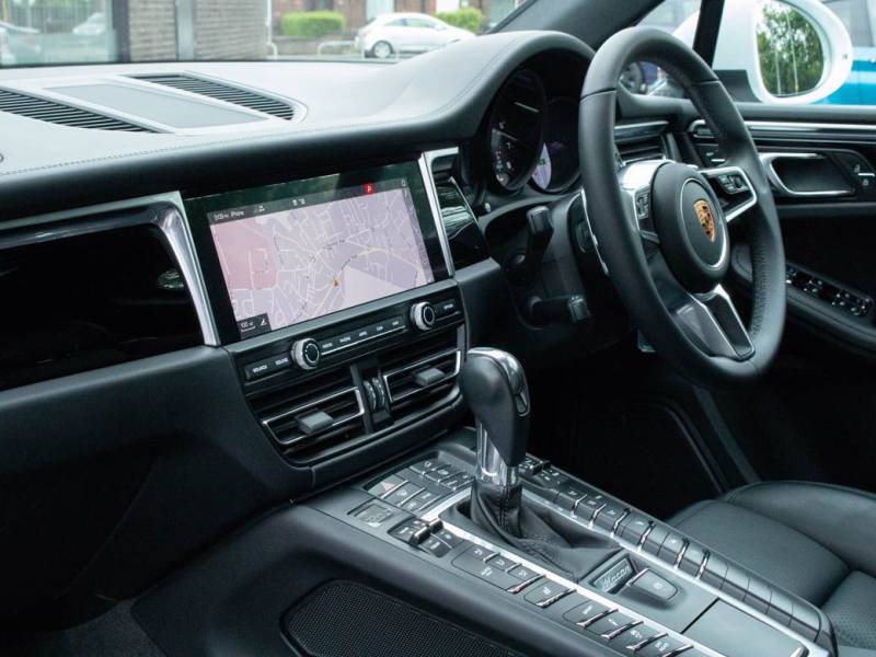 Porsche Macan   Registered:2018(68)