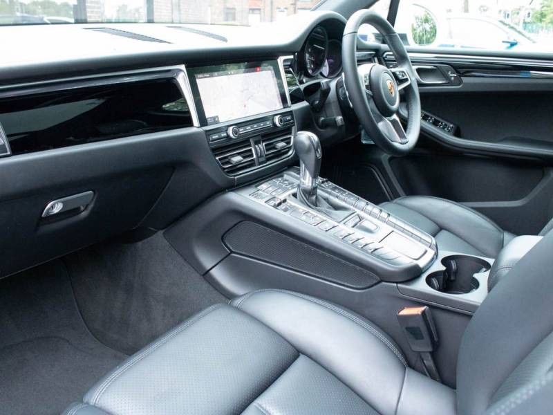 Porsche Macan   Registered:2018(68)