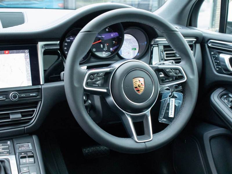 Porsche Macan   Registered:2018(68)
