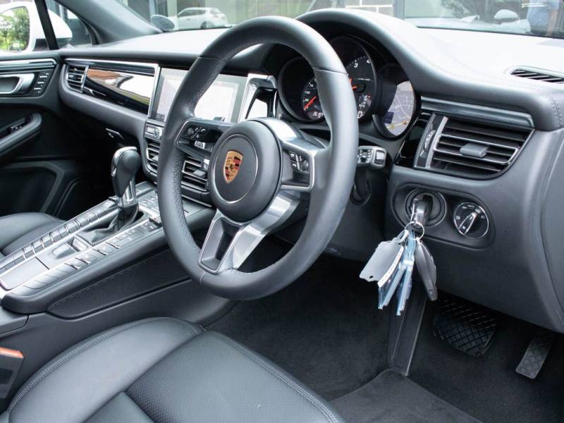 Porsche Macan   Registered:2018(68)