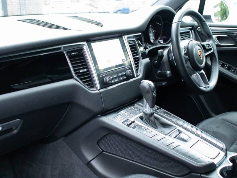 Porsche Macan   Registered:2018(68)