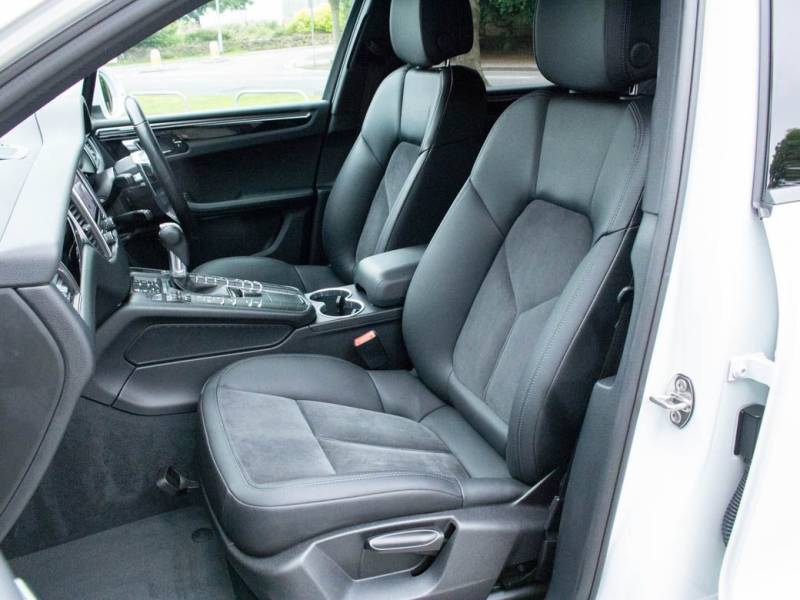 Porsche Macan   Registered:2018(68)