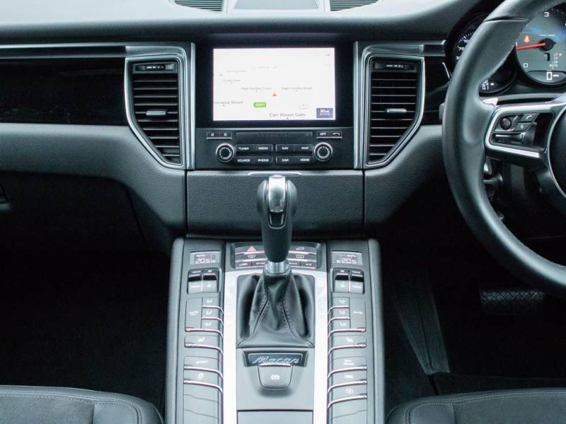 Porsche Macan   Registered:2018(68)