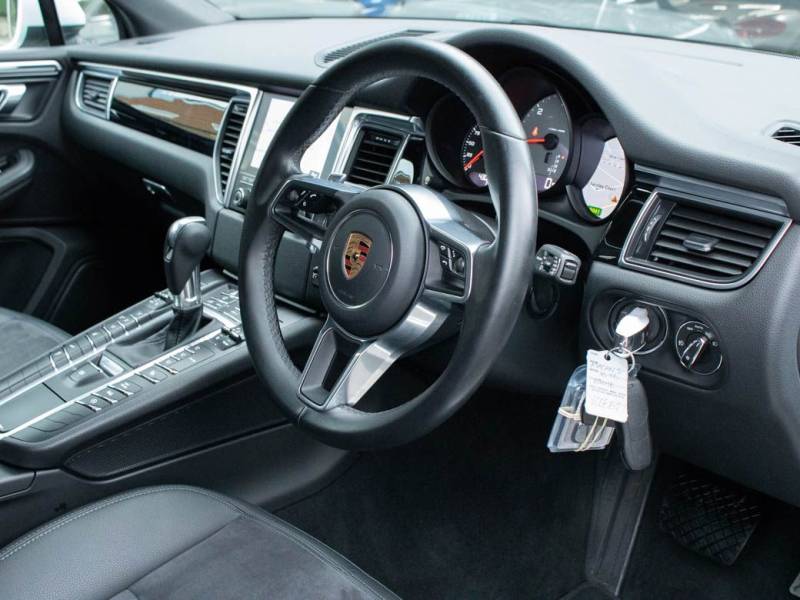 Porsche Macan   Registered:2018(68)