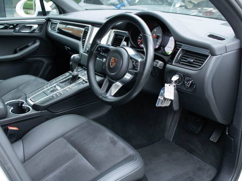 Porsche Macan   Registered:2018(68)