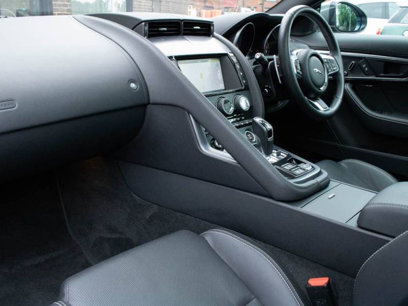 Jaguar F Type   Registered:2017(17)