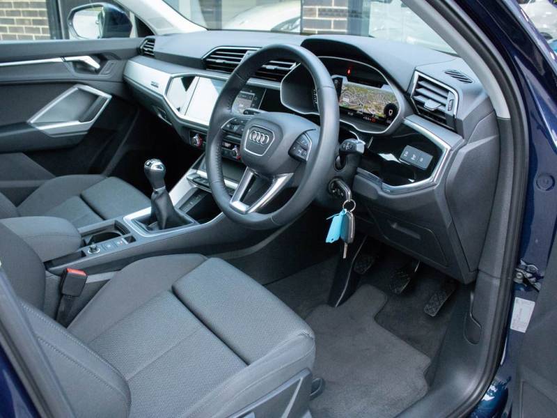 Audi Q3   Registered:2019(69)