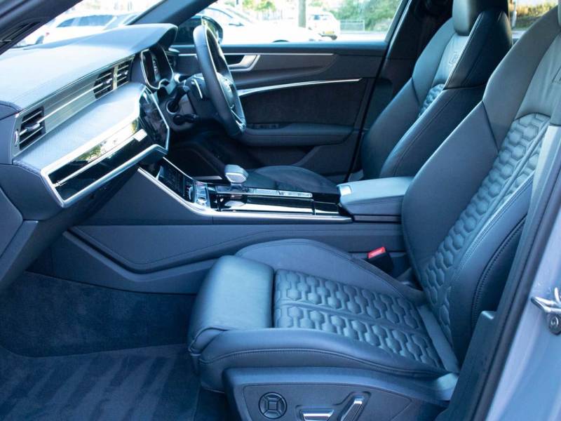 Audi RS6   Registered:2020(20)