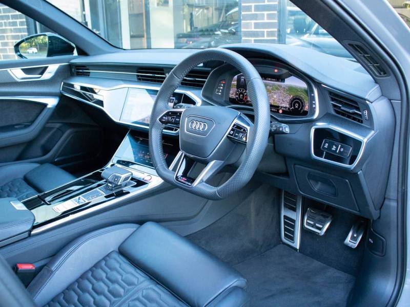 Audi RS6   Registered:2020(20)