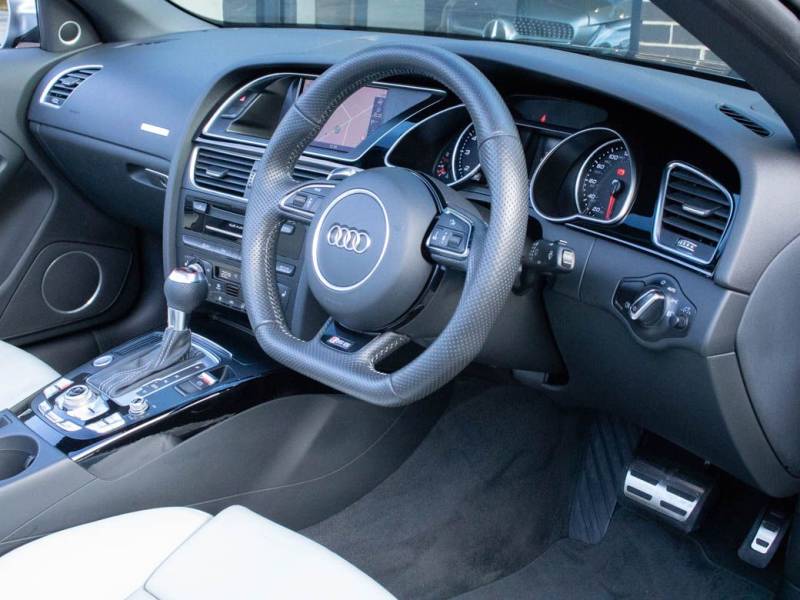 Audi RS5   Registered:2013(63)