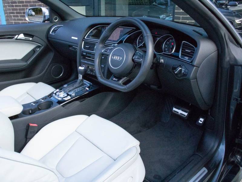 Audi RS5   Registered:2013(63)