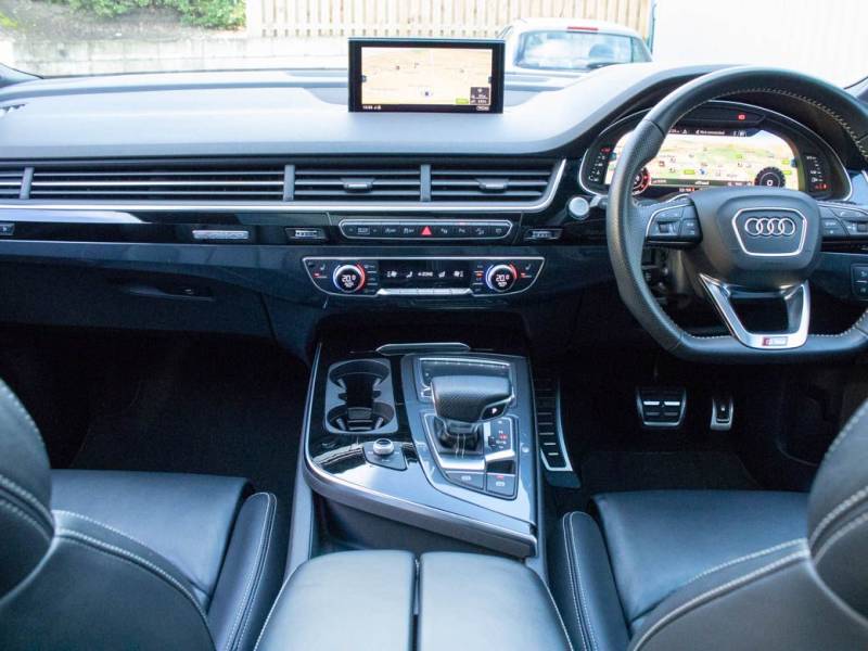 Audi Q7   Registered:2018(18)