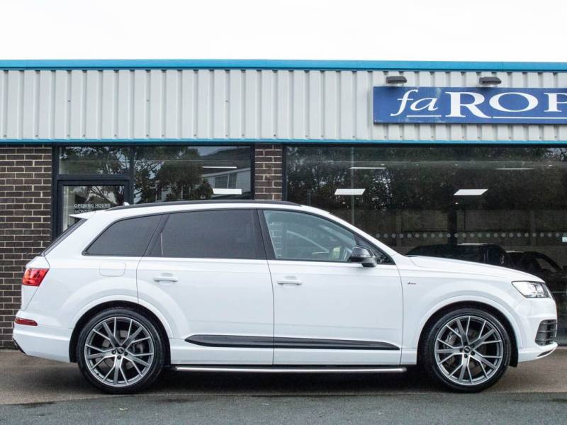 Audi Q7   Registered:2018(18)