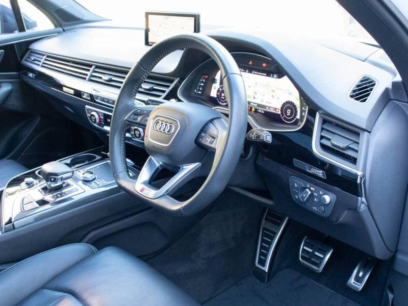 Audi Q7   Registered:2018(18)