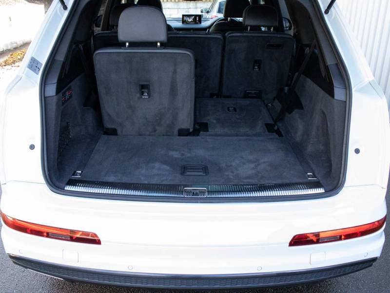 Audi Q7   Registered:2018(18)