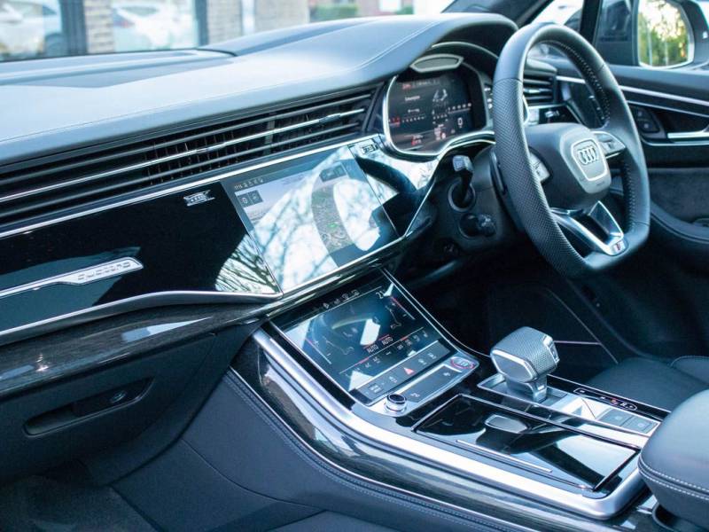 Audi Q7   Registered:2019(69)