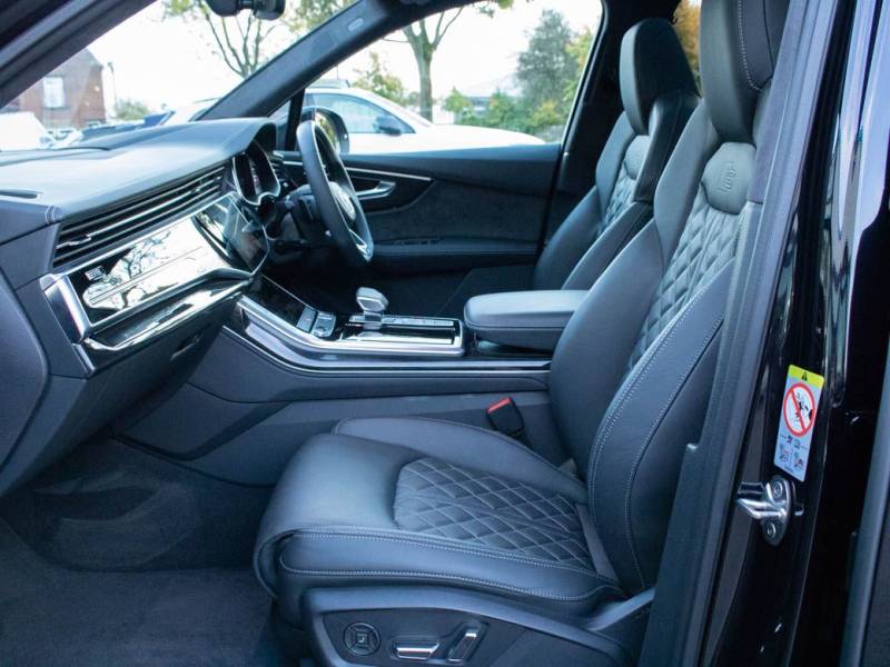 Audi Q7   Registered:2019(69)