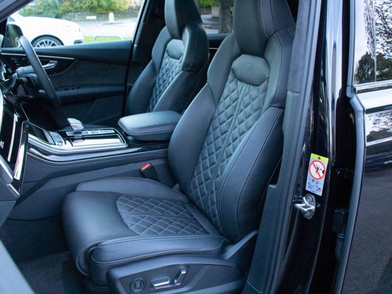 Audi Q7   Registered:2019(69)