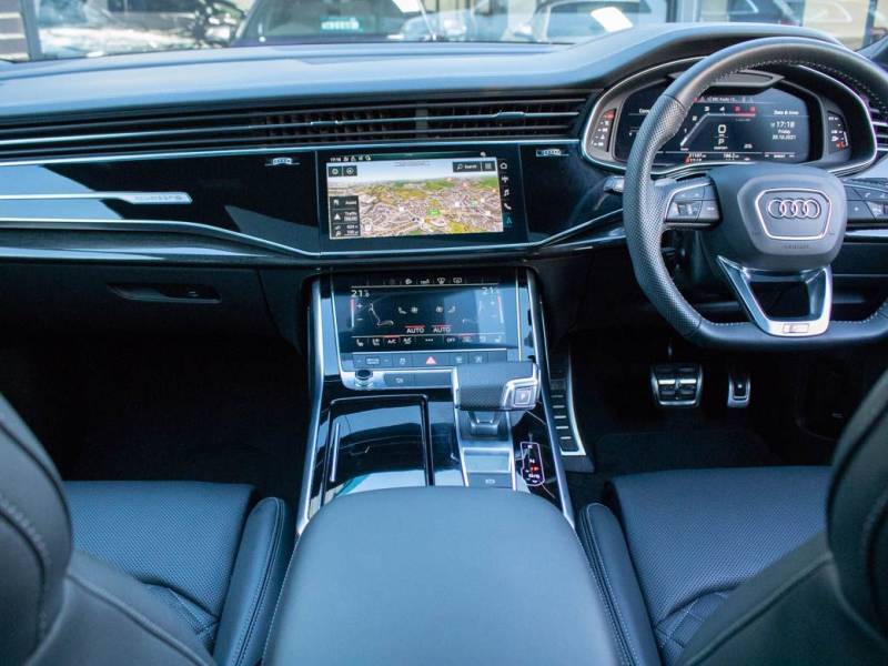 Audi Q7   Registered:2019(69)