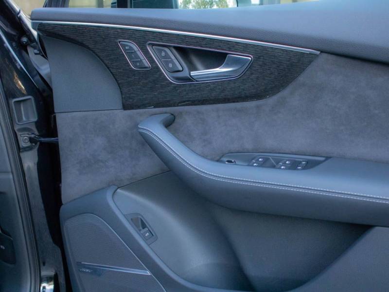 Audi Q7   Registered:2019(69)