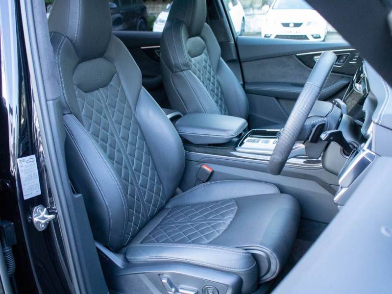 Audi Q7   Registered:2019(69)