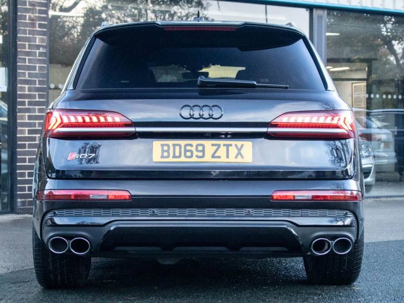 Audi Q7   Registered:2019(69)