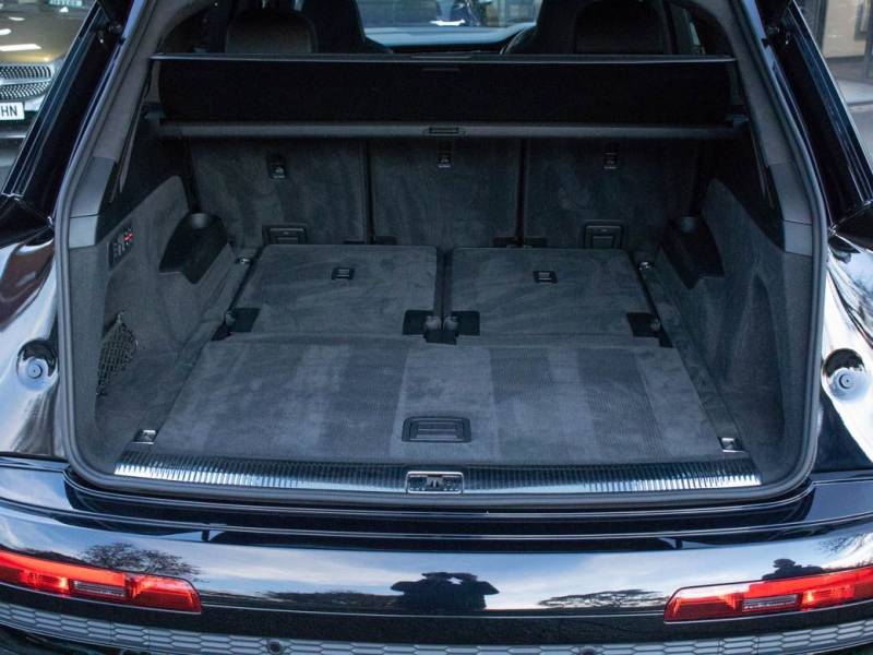 Audi Q7   Registered:2019(69)