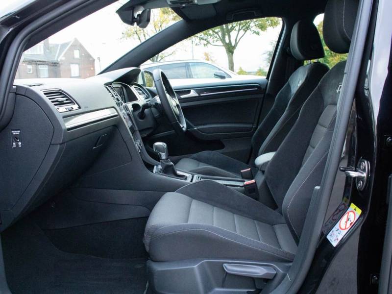 Volkswagen Golf   Registered:2019(69)