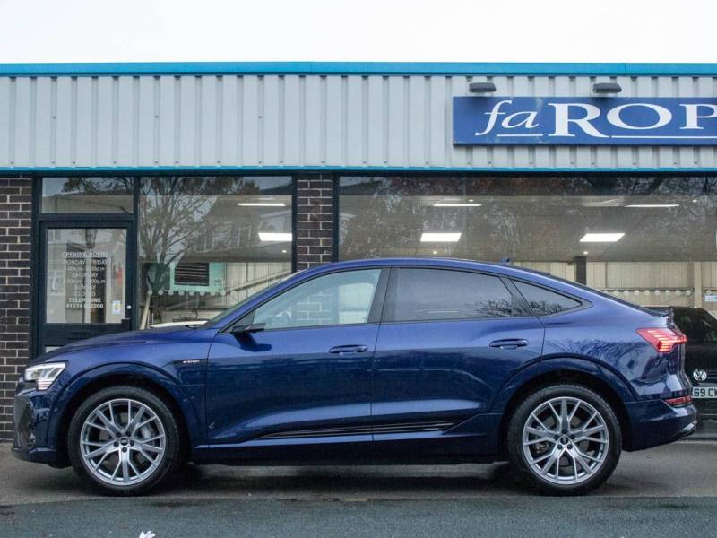 Audi E Tron   Registered:2021(70)