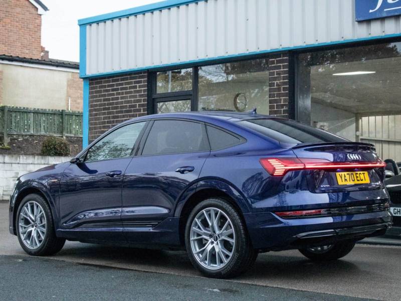 Audi E Tron   Registered:2021(70)